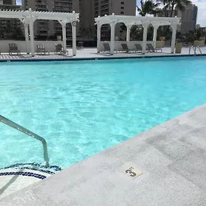 2 Bedroom Corner & Tropical Views Aparthotel
